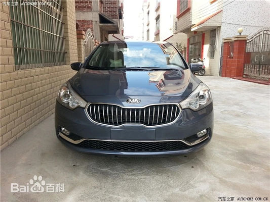 K3 Kia Subcompact Car 4 Door Sedan con touch screen ad alta risoluzione