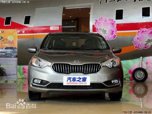 K3 Kia Subcompact Car 4 Door Sedan con touch screen ad alta risoluzione